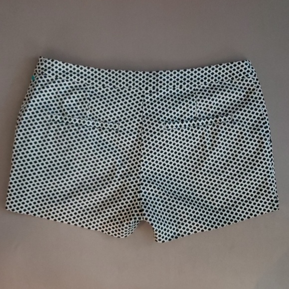 H&M PATTERN SHORTS - Picture 2 of 3